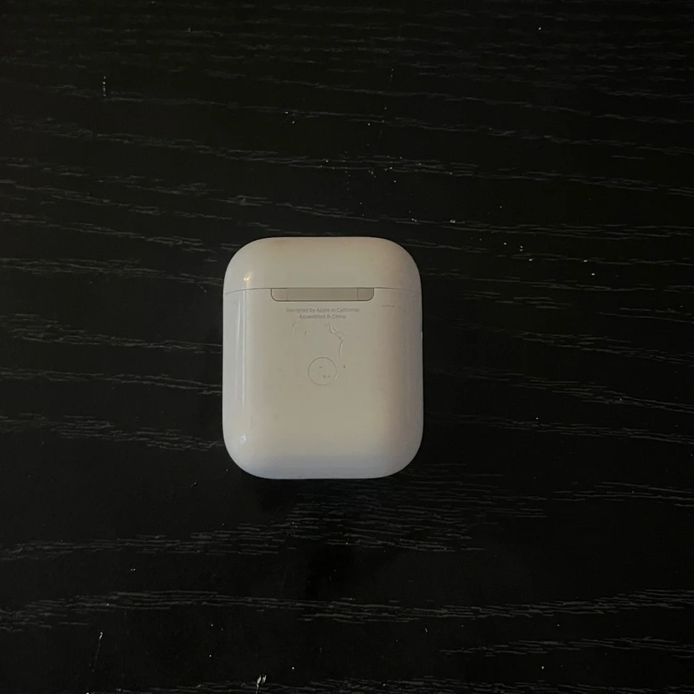 Airpods Gen 1 (DM TO BUY PARTS SEPERATE FOR CHEAPER)